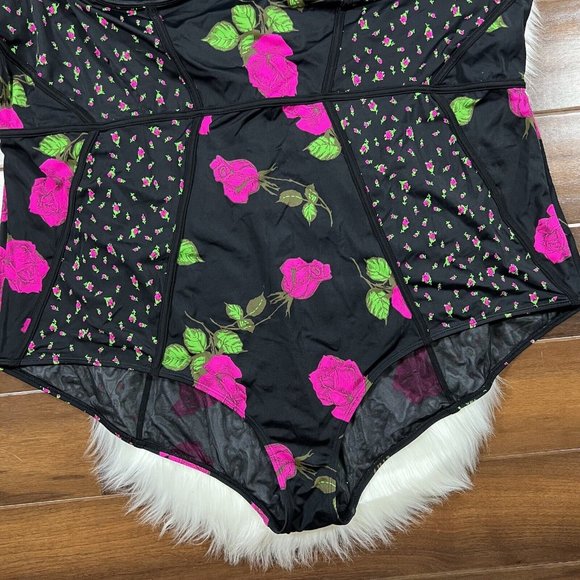 Torrid Betsey Johnson Women's Plus Size 6 Black Floral Rose One Piece Swim Suit - Picture 3 of 13